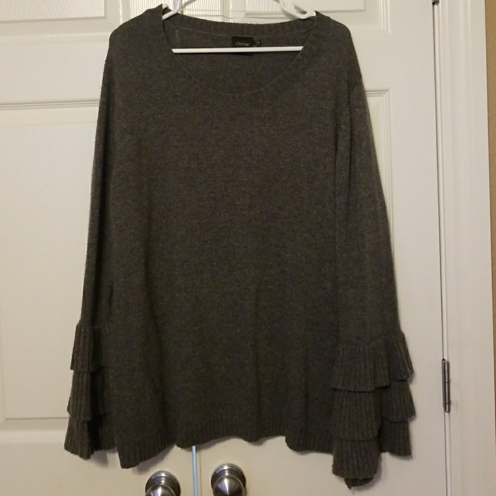 Gray sweater with ruffled sleeves